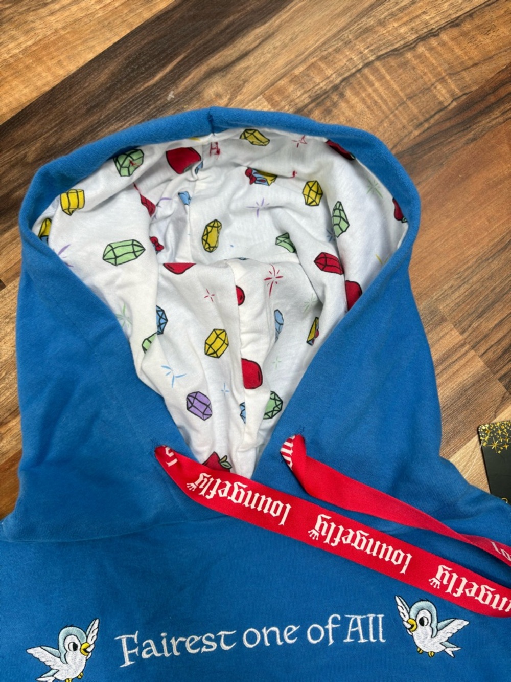 Loungefly Disney Princess Snow White sweatshirt NWT size Large - Picture 3 of 11